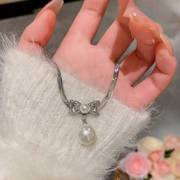 Elegant Korean Knot Pearl Pendant Necklace For Women - Silver