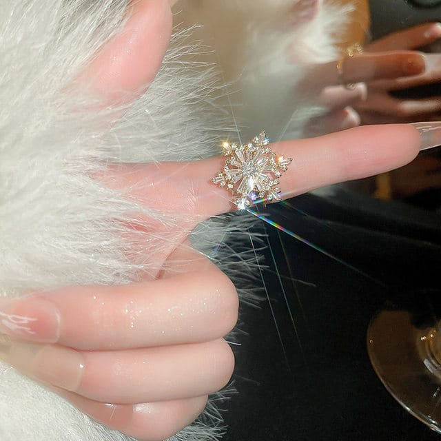 Sparkling Flower Rotating Adjustable Ring For Women - Golden