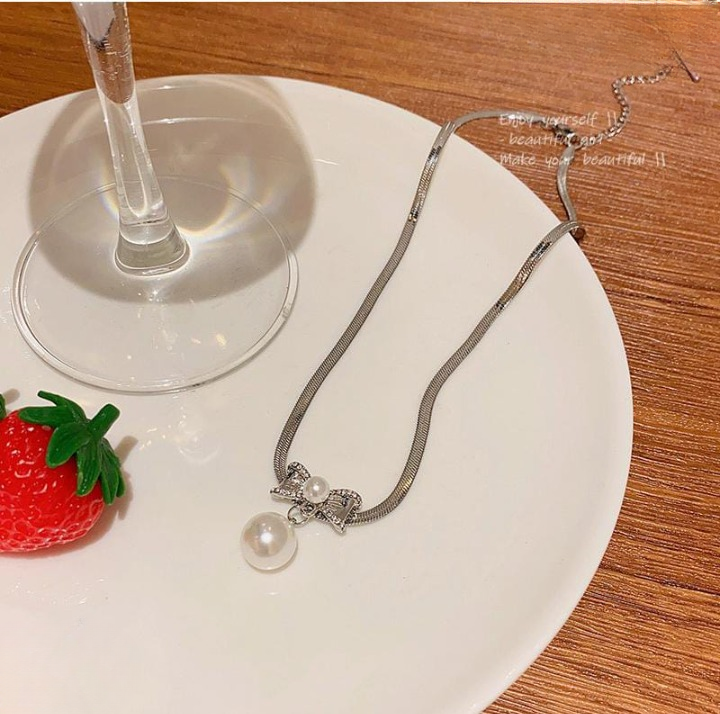 Elegant Korean Knot Pearl Pendant Necklace For Women - Silver